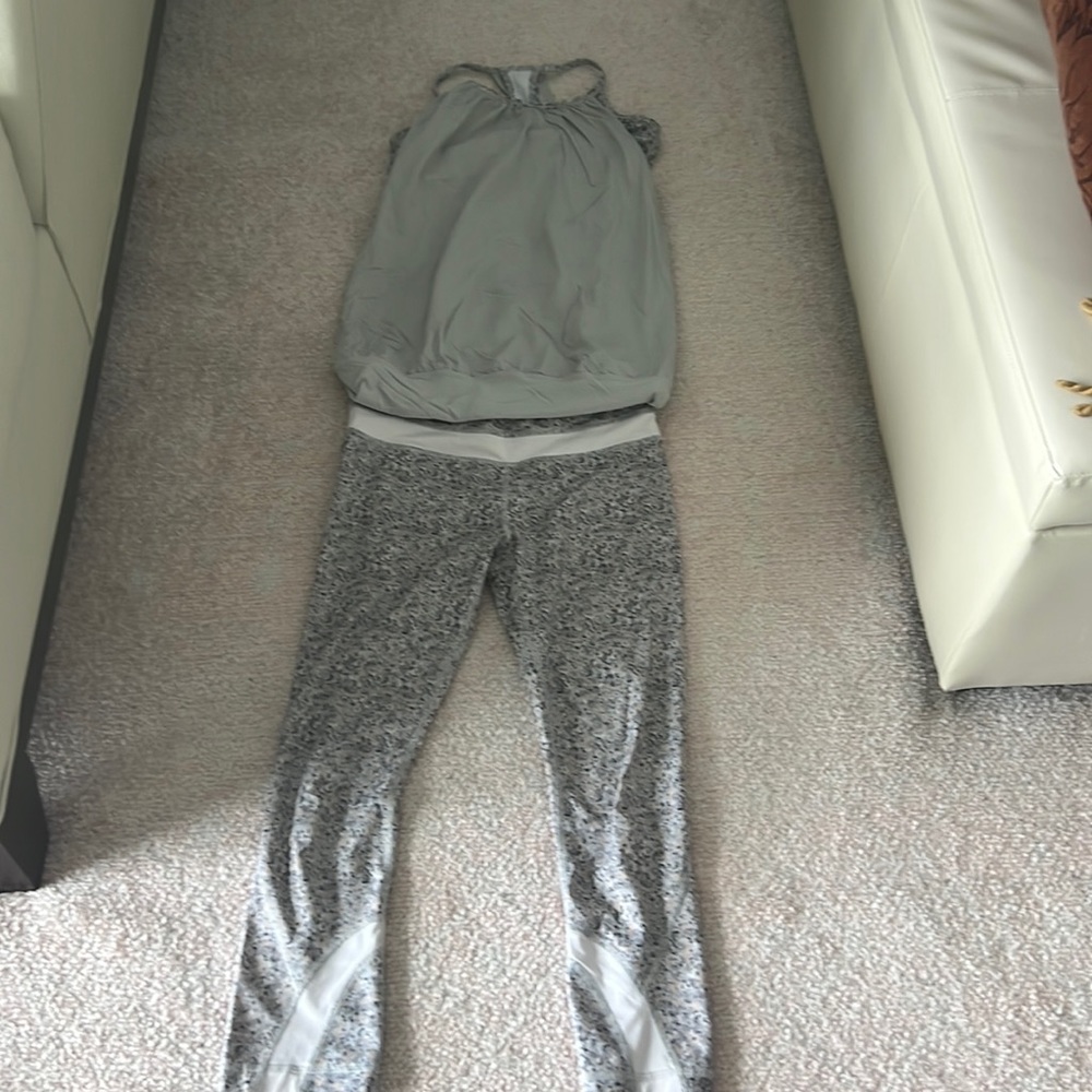 LULU lemon matching workout yoga outfit.built in bra top.